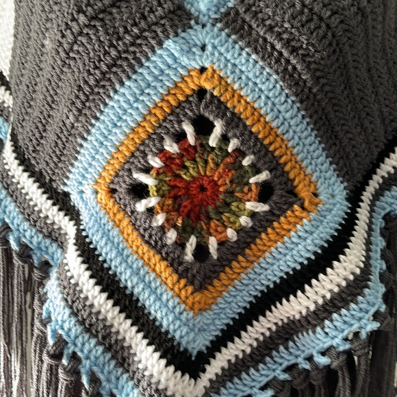 CROCHET PONCHO - Picture 3 of 7